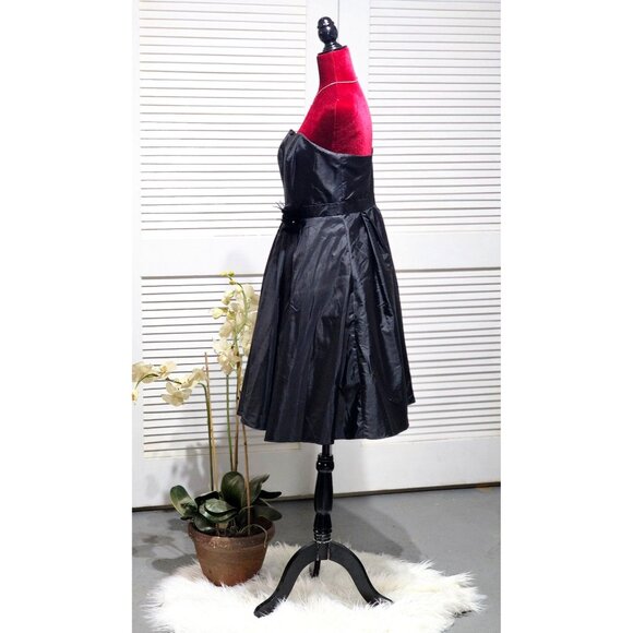 Davids Bridal Women's Black Strapless Taffeta Dress Feather Detail Size 10 369 - Picture 4 of 10